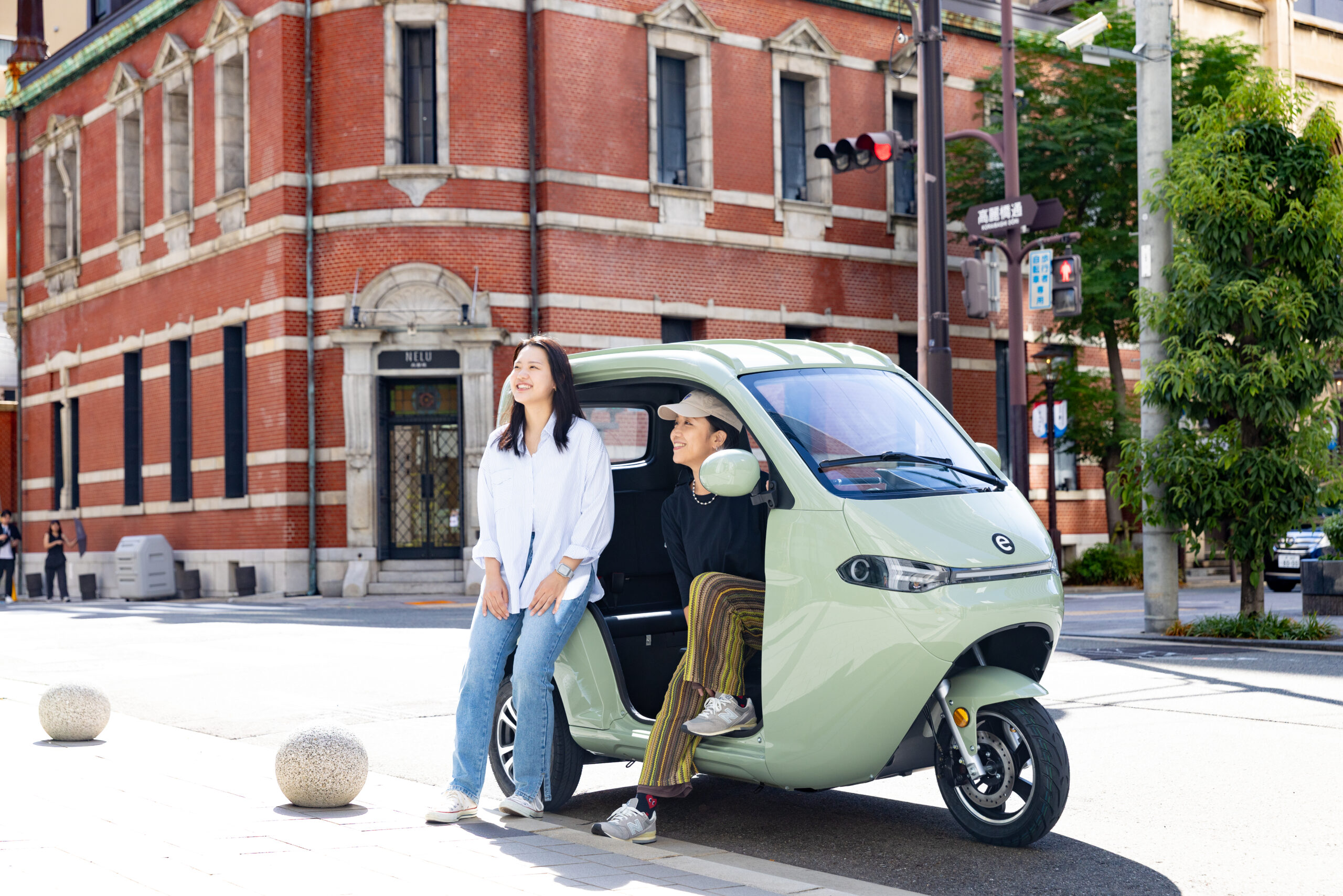 日本製EVスクーター　サンドベージュ　サドル付き　撮影車新品最大5年保証 日本製EVスクーター サンドベージュ サドル付き 撮影車新品最大5